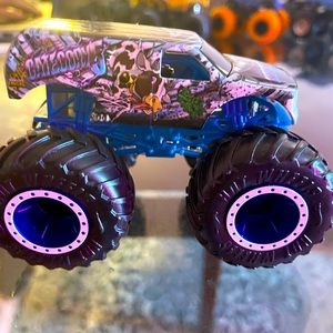 Hot Wheels Monster Jam Category 5 Monster Truck